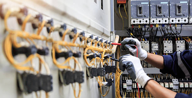 Professional Electrician technician working in Pleasant Hills, PA